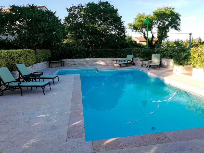 La piscine de La Frandomière au cœur du jardin paysager